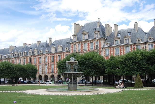 Place des Vosges Paris photoshoot location with the fountain and classic Parisian architecture